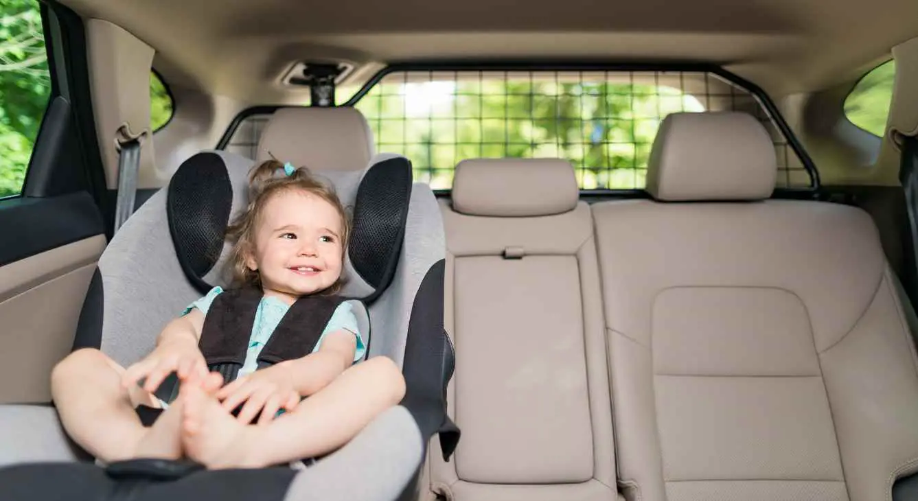 Cadeirinha infantil na lateral