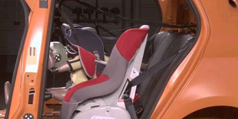 Teste de colisão em cadeirinhas: como são feitos e quais os pontos analisados