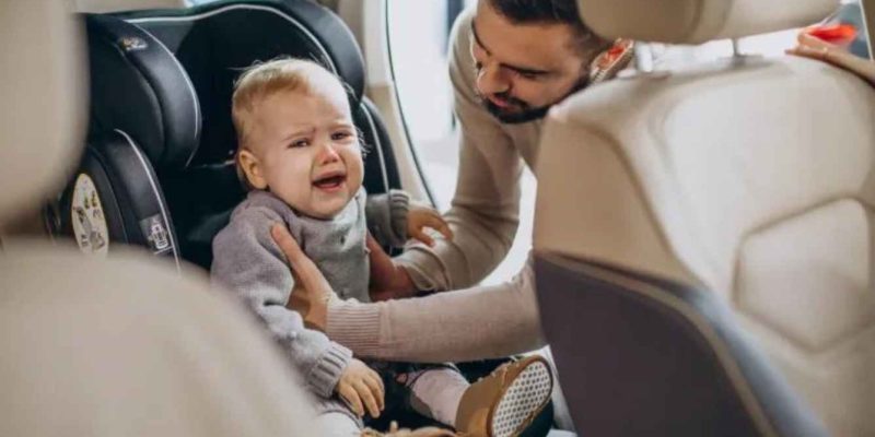 Como fazer seu bebê ficar na cadeirinha do carro sem chorar? Dicas!