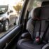 Motivos para não usar roupas volumosas no bebê na cadeirinha do carro