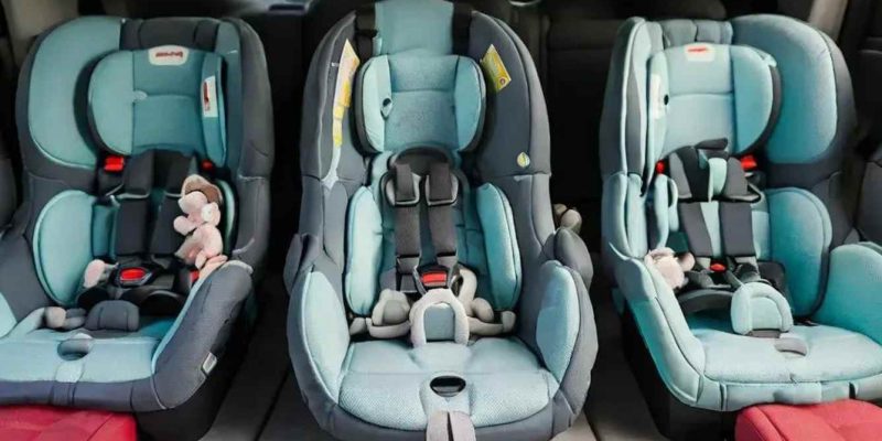 Como acomodar três cadeirinhas de criança no carro: dicas e regras